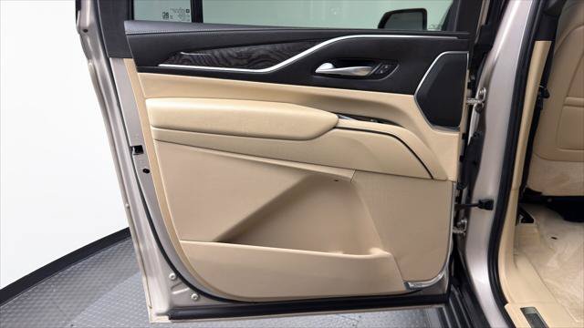 Used 2021 Cadillac Escalade ESV Premium Luxury AWD/4WD image 16