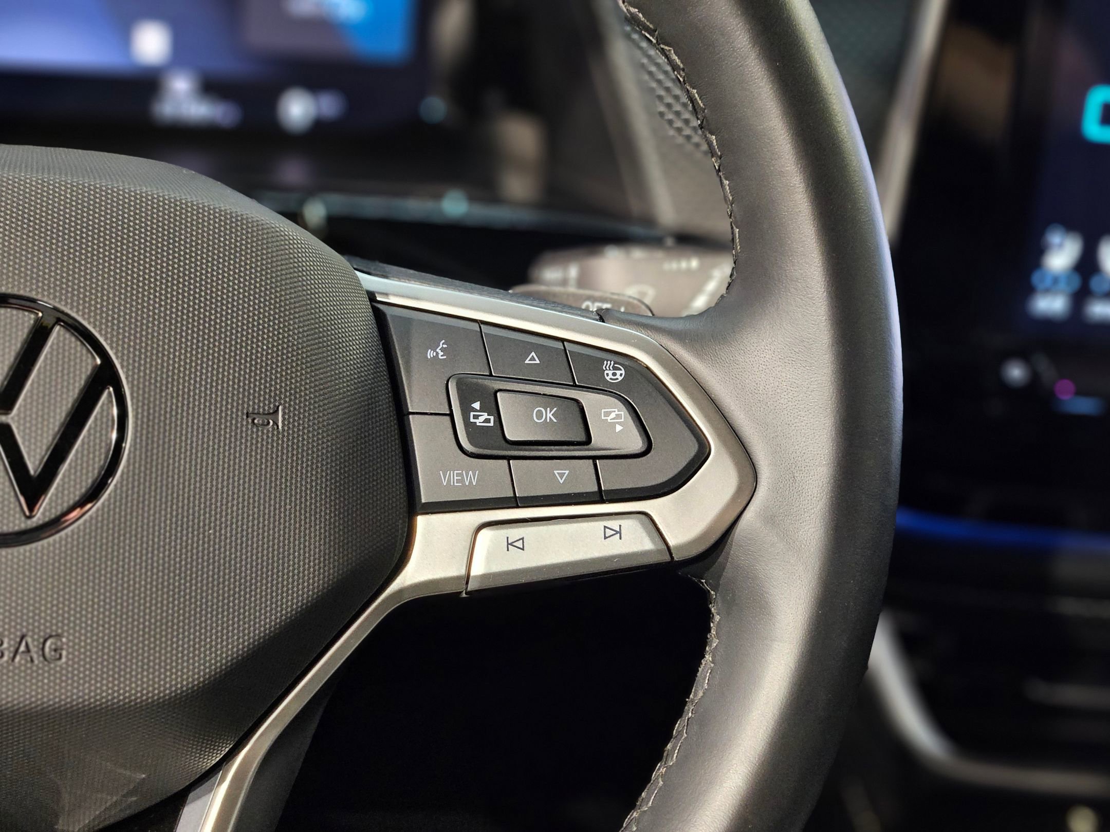 Used 2024 Volkswagen Atlas Cross Sport SEL R-Line image 29