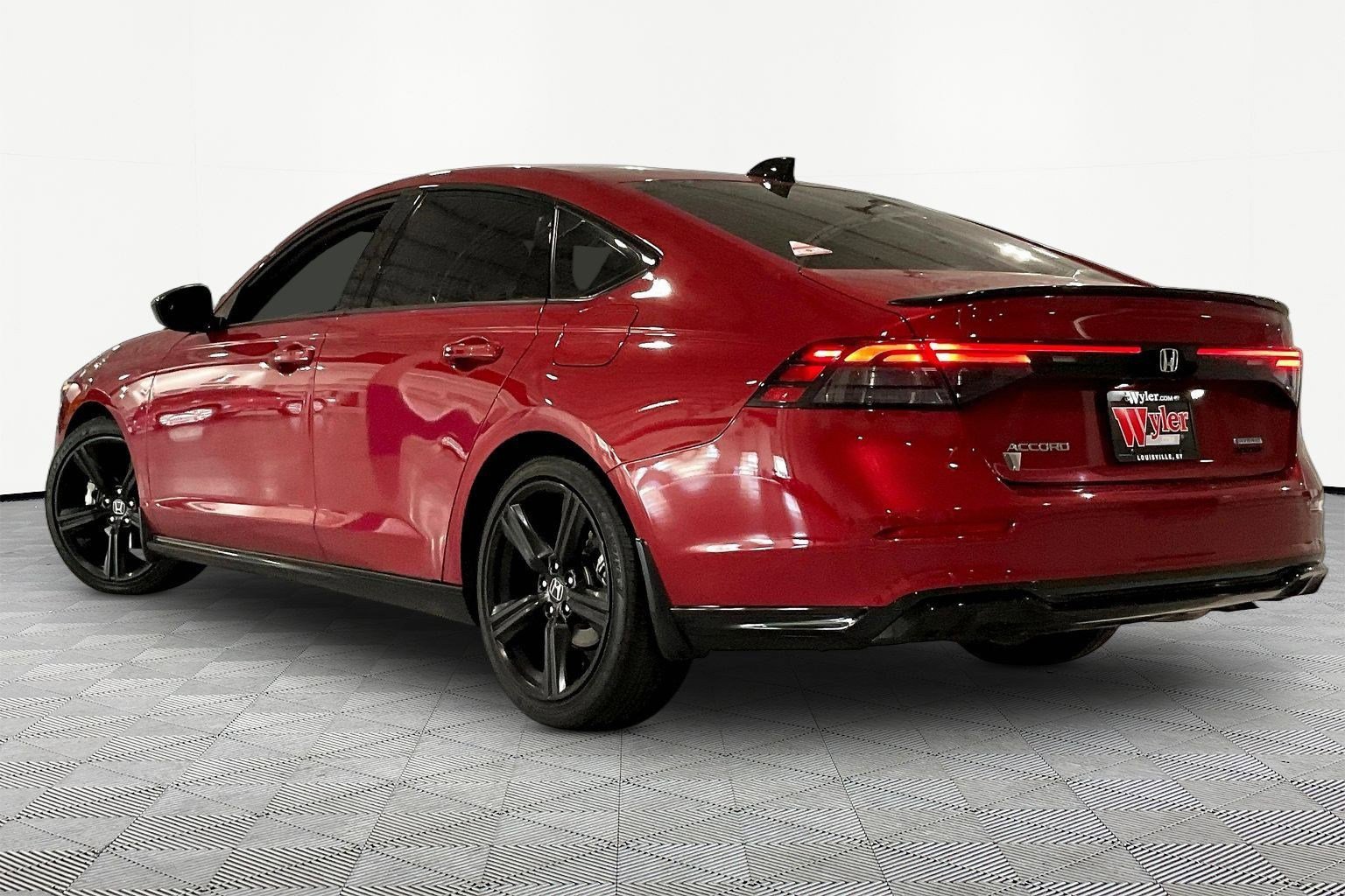 Used 2025 Honda Accord Sport image 4