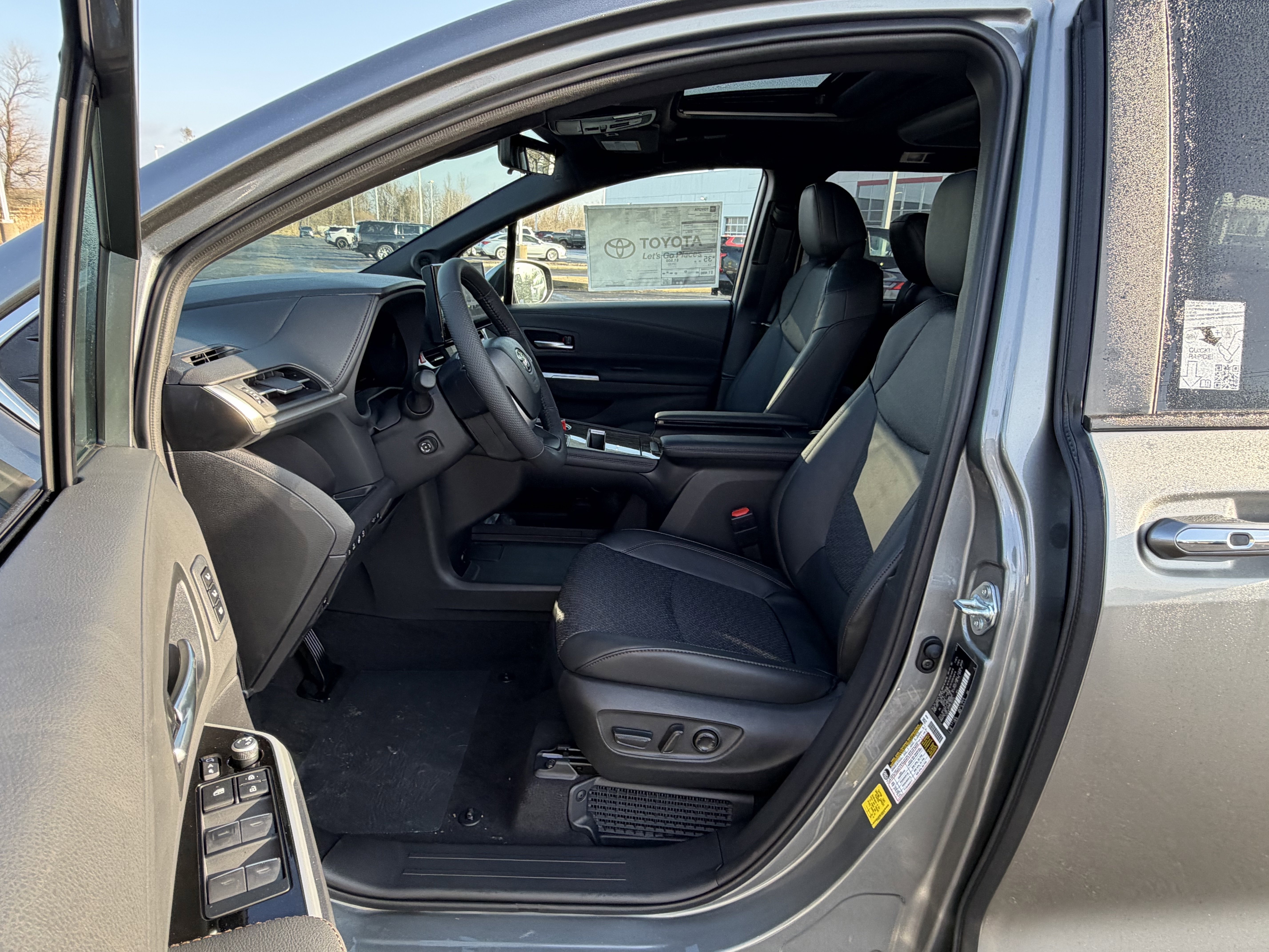 Used 2026 Toyota Sienna Platinum image 9