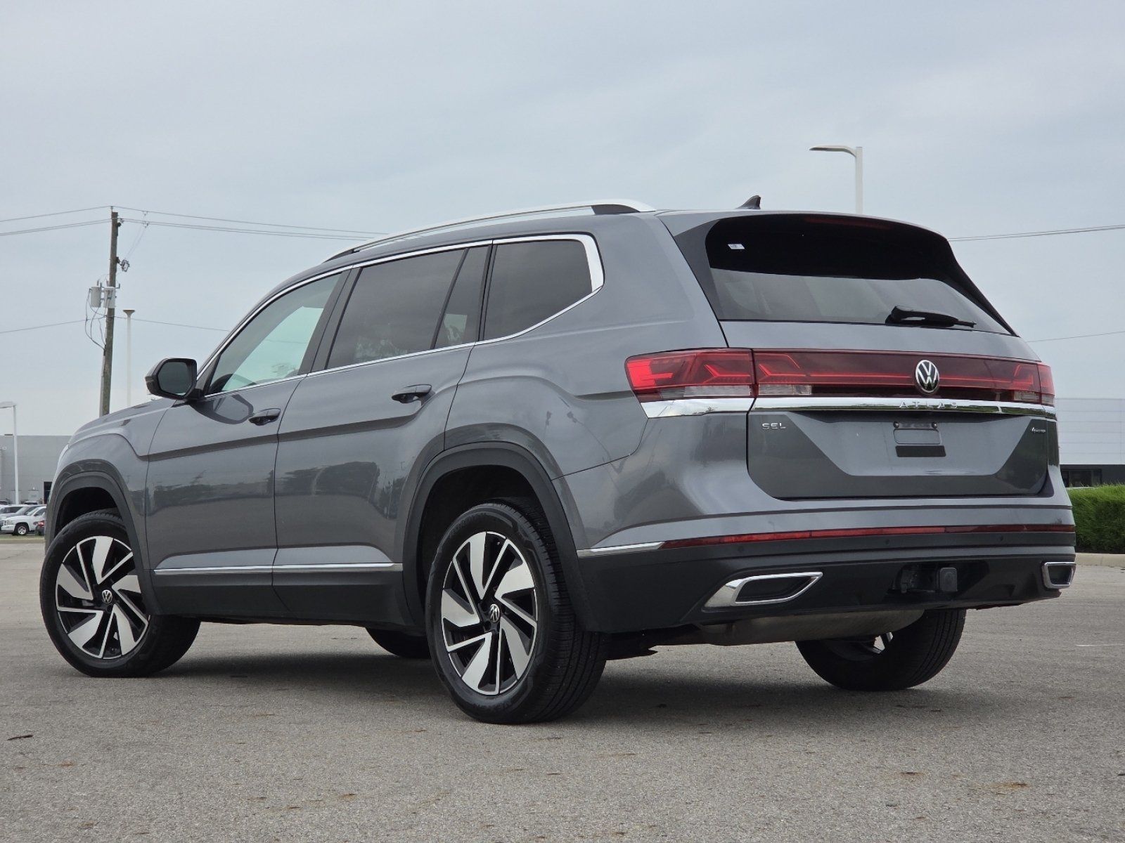 Used 2024 Volkswagen Atlas SEL AWD/4WD image 16