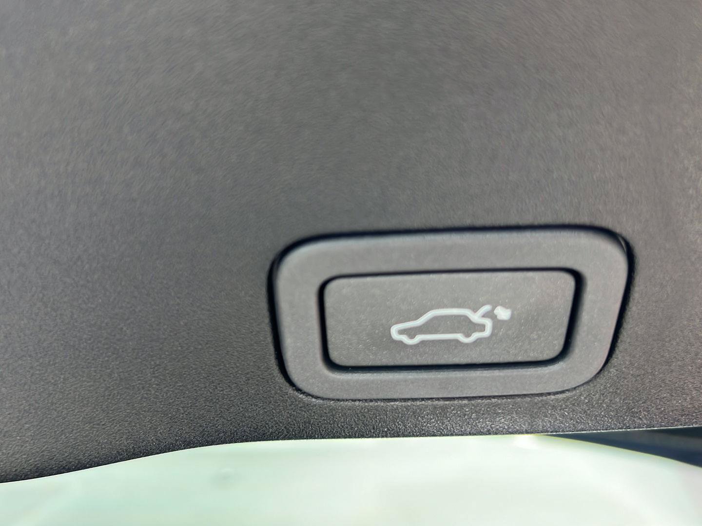 Used 2016 Jaguar XJ L Portfolio AWD/4WD image 32