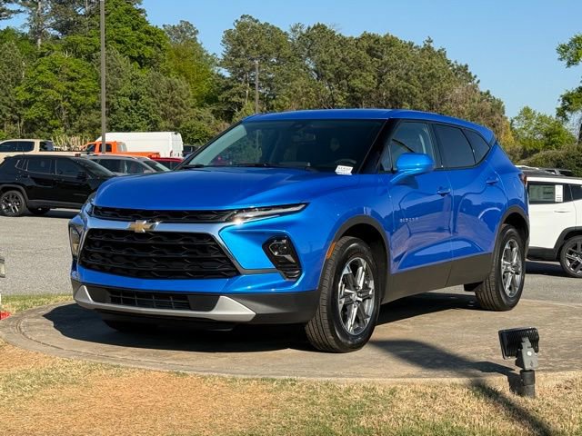 Used 2025 Chevrolet Blazer LT image 3