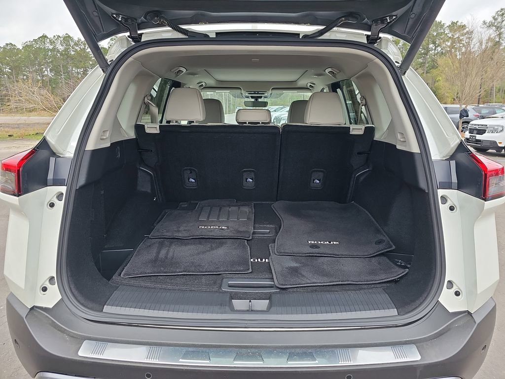 Used 2023 Nissan Rogue SL w/ SL Premium Package image 16