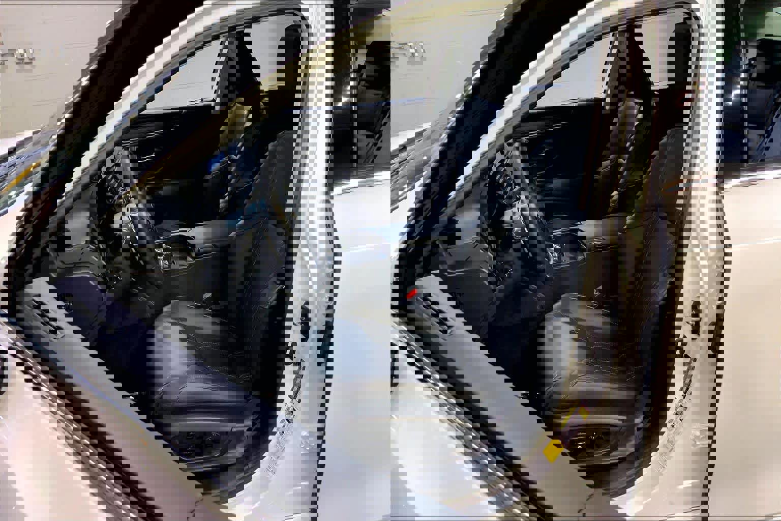 Certified 2025 Lexus ES 300h w/ Technology Package image 8