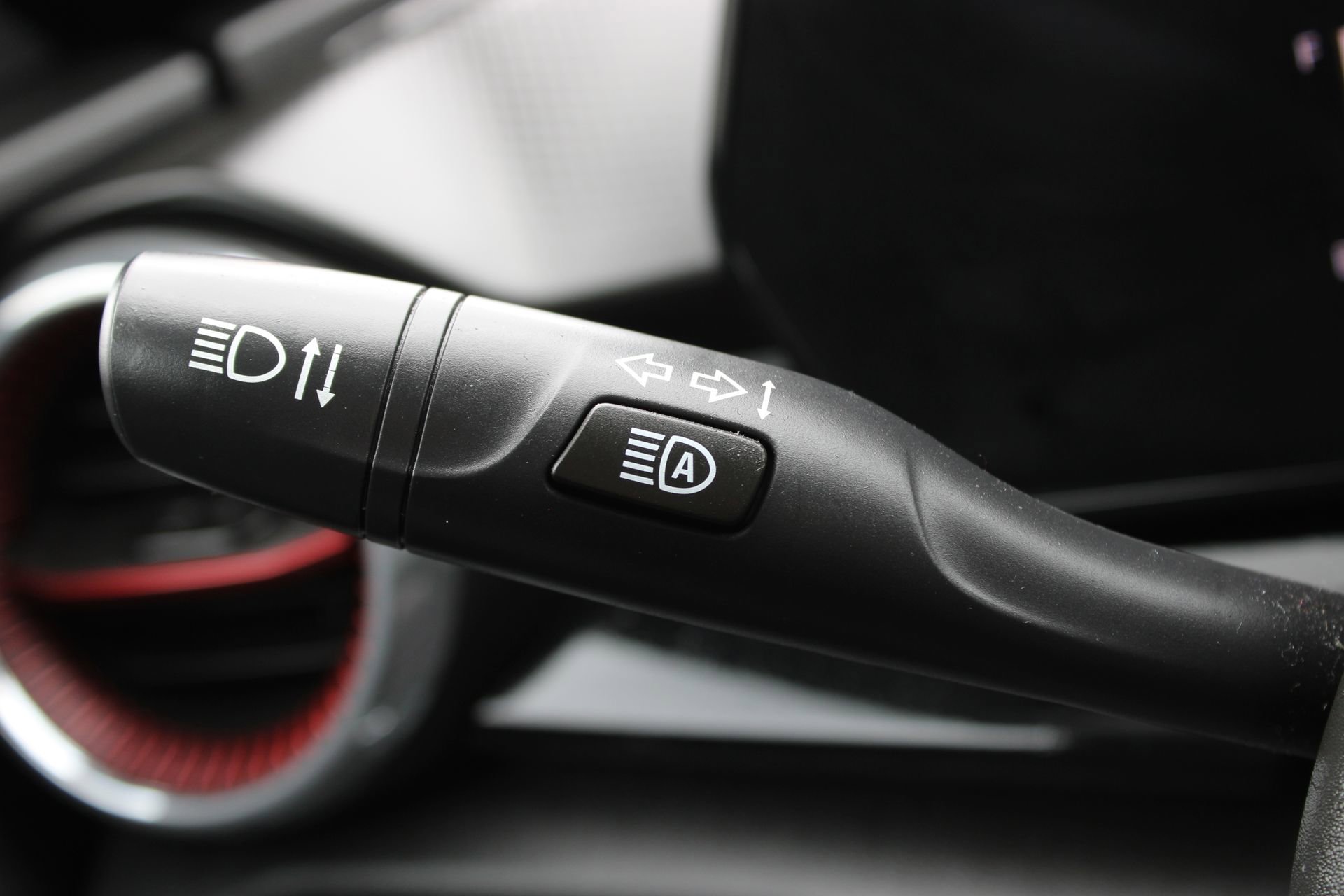 Used 2025 Chevrolet Trax RS w/ Sunroof Package image 31