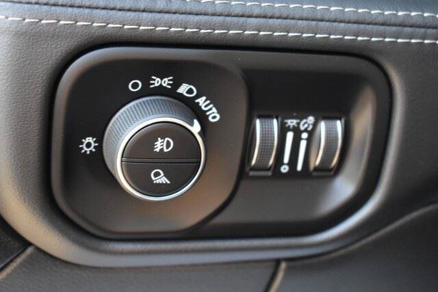 Used 2025 RAM 3500 Limited AWD/4WD image 33