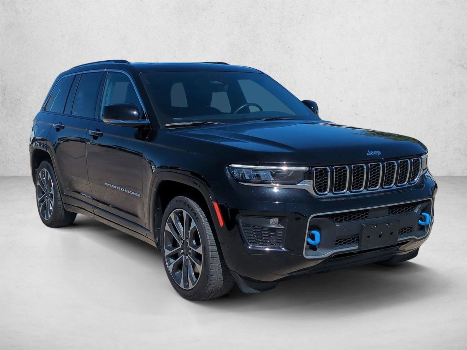 Used 2022 Jeep Grand Cherokee Overland w/ Luxury Tech Group IV AWD/4WD image 3