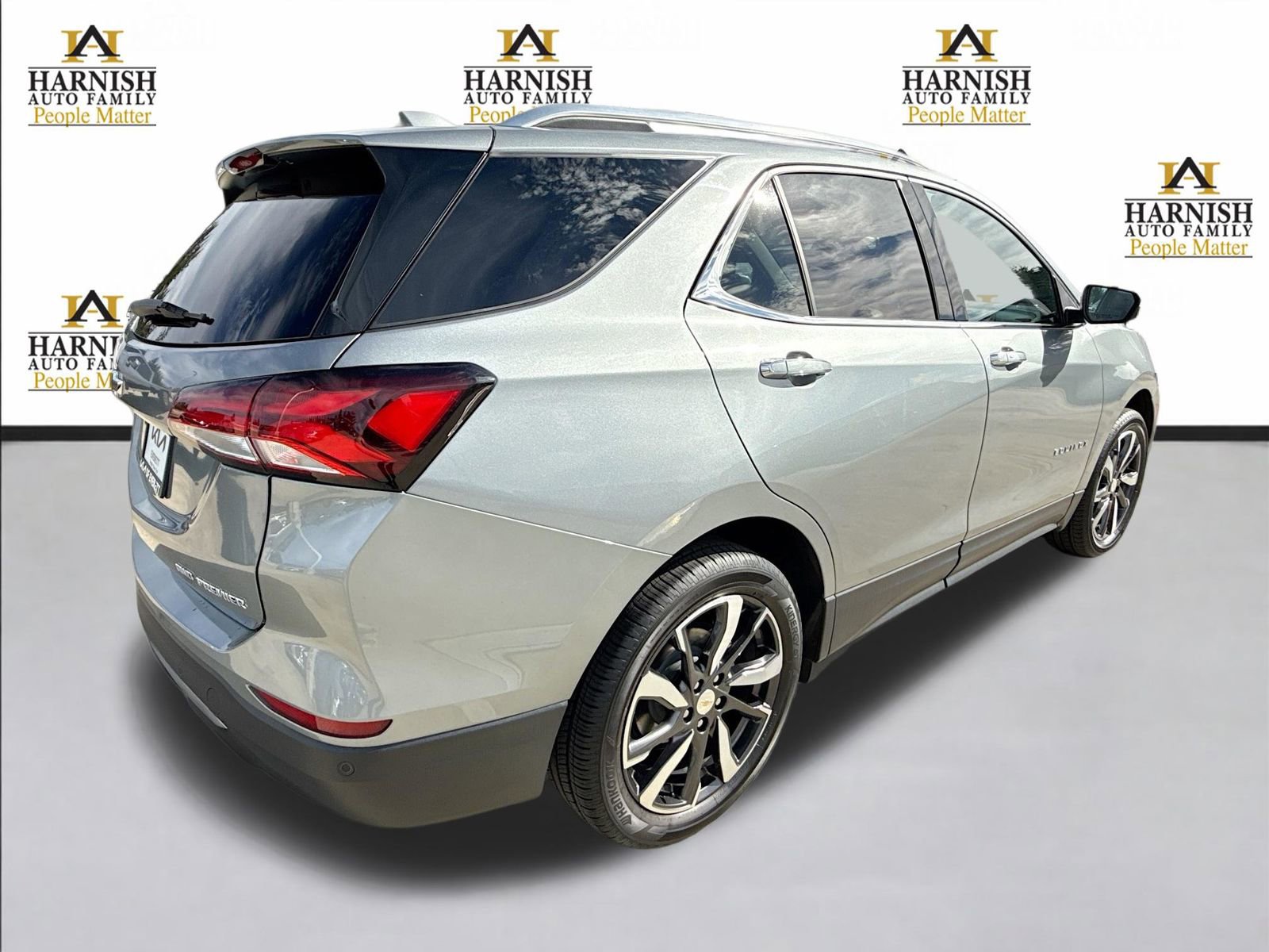 Used 2023 Chevrolet Equinox Premier image 6