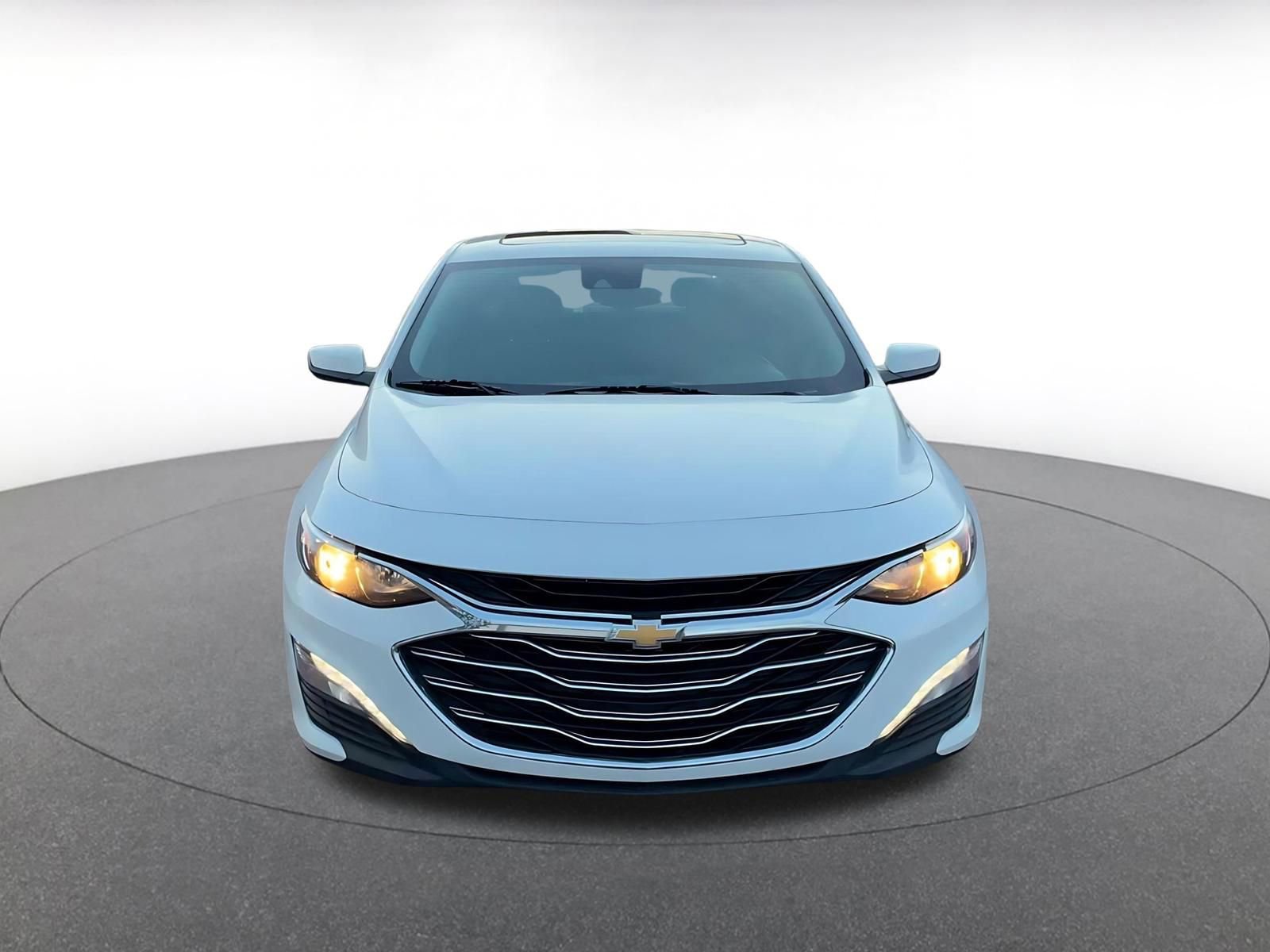 Used 2023 Chevrolet Malibu LT w/ Driver Confidence Package FWD image 4