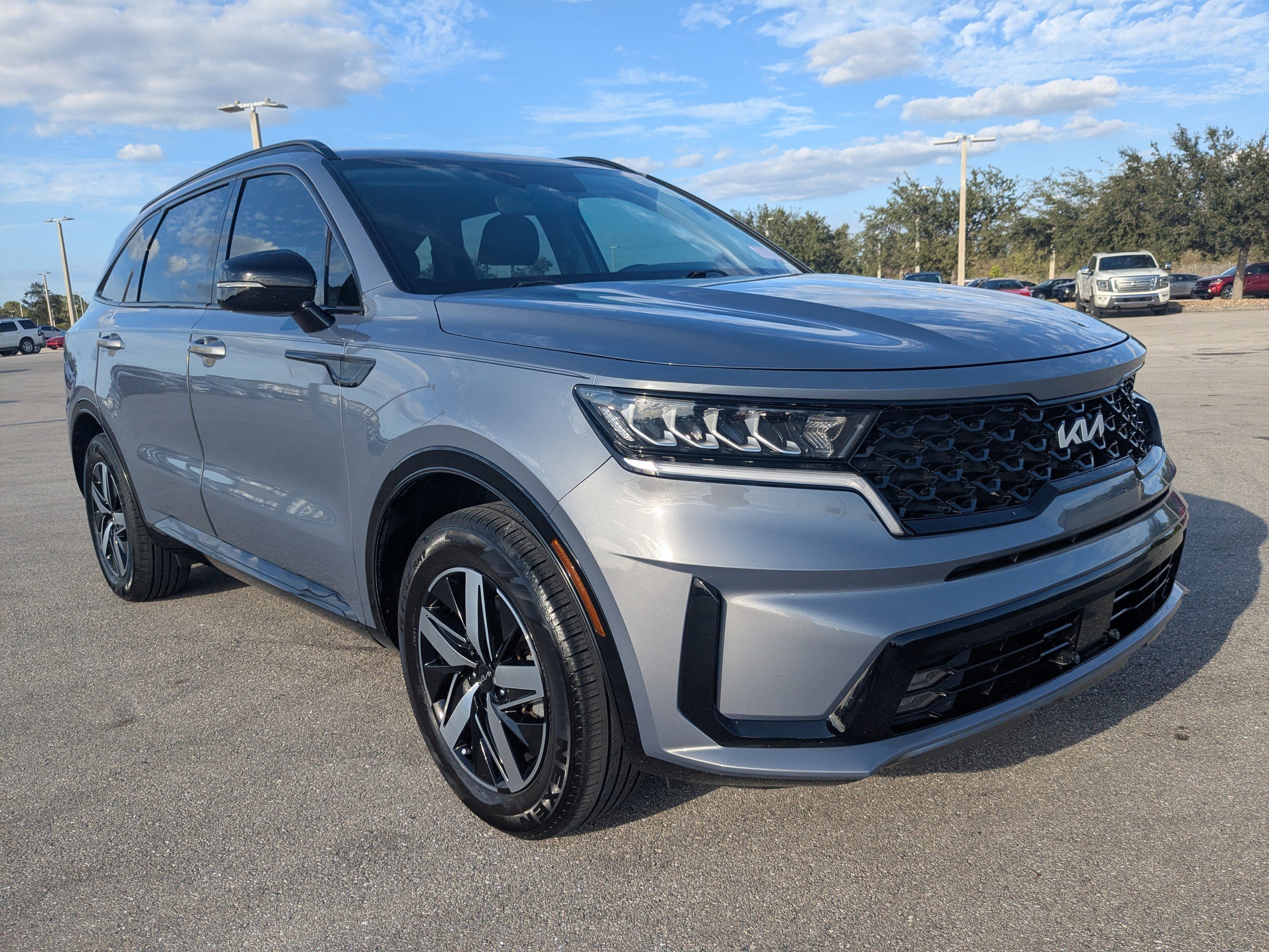 Certified 2022 Kia Sorento EX image 2