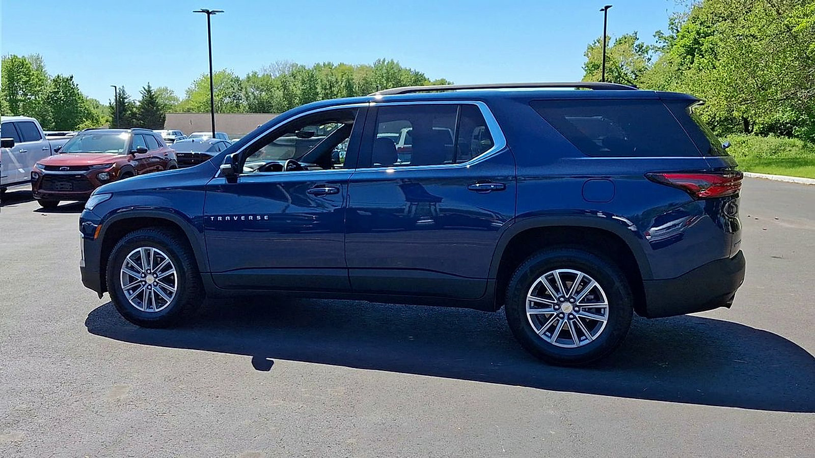 Certified 2023 Chevrolet Traverse LT FWD image 8