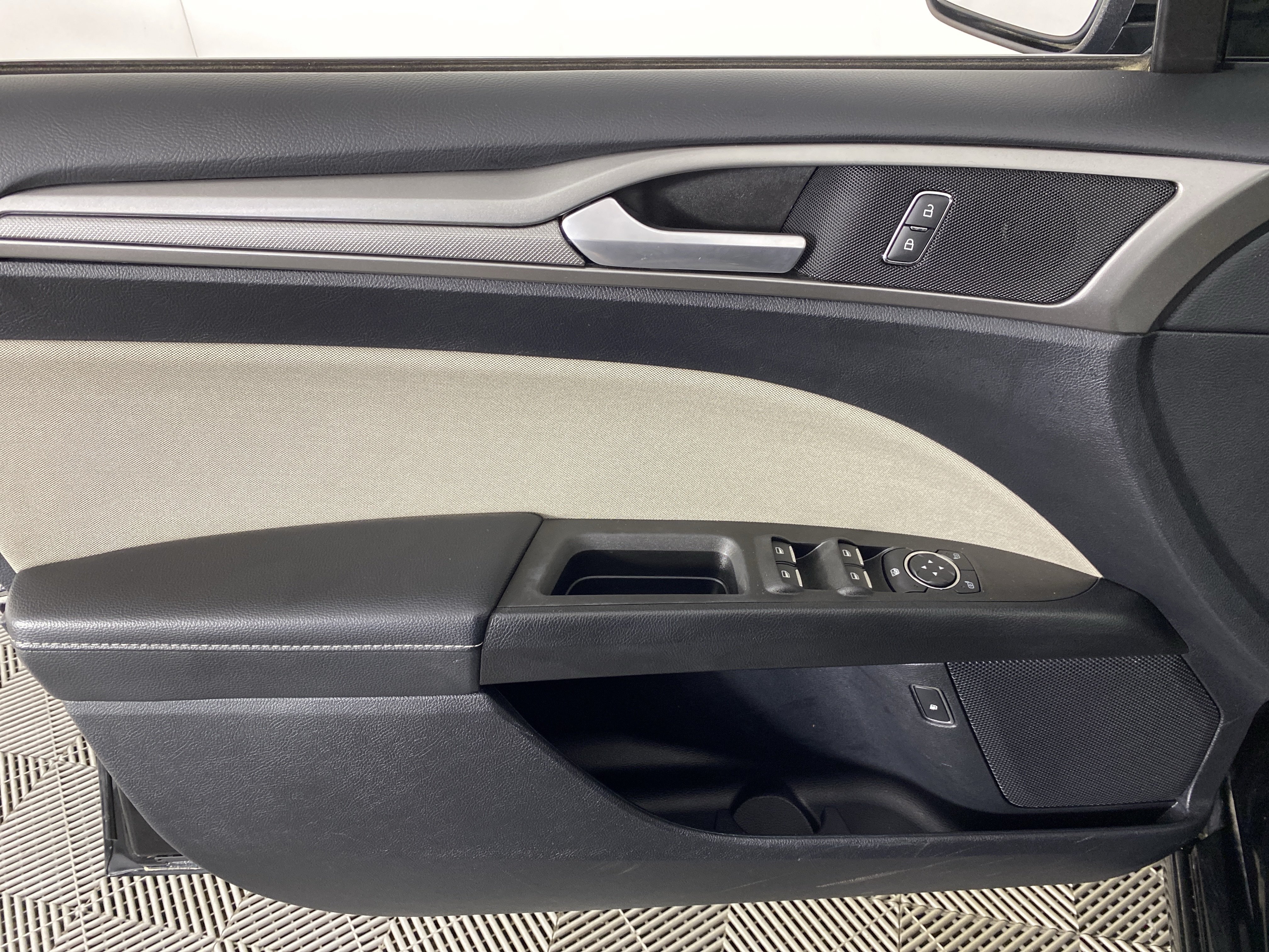 Used 2018 Ford Fusion S FWD image 12