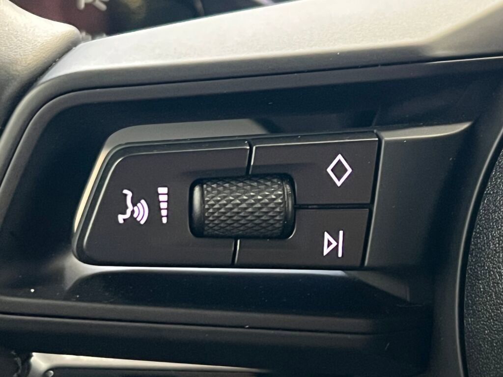 Certified 2025 Porsche Macan Electric image 49