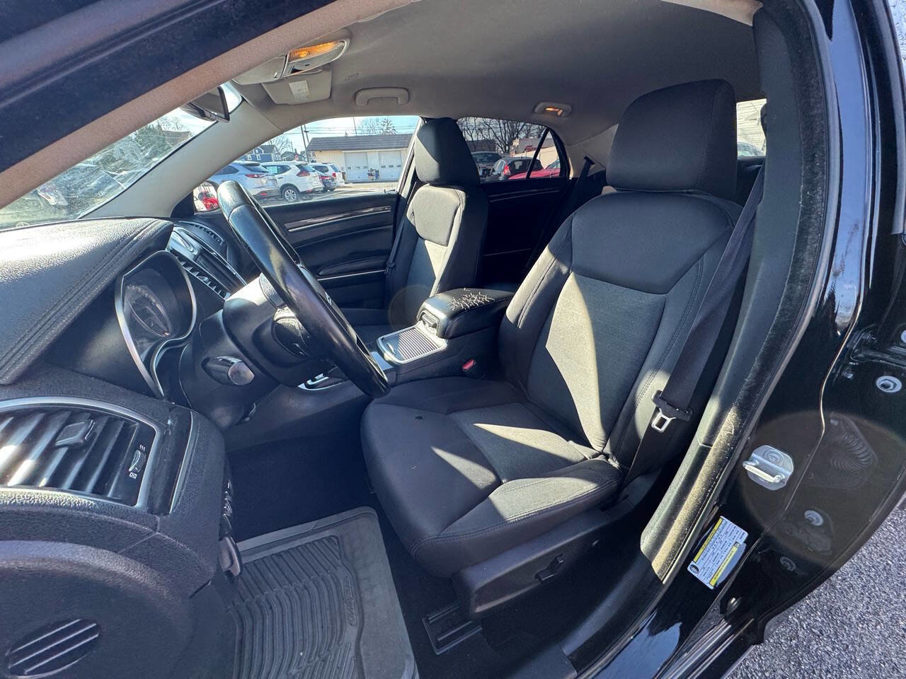 Used 2019 Chrysler 300 Touring w/ Sport Appearance Package image 31