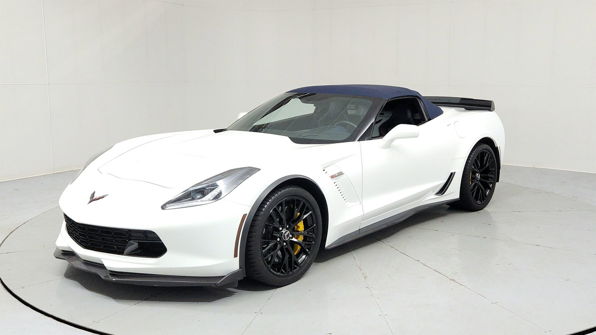 Certified 2015 Chevrolet Corvette Z06 w/ 3LZ Preferred Equipment Group RWD image 1