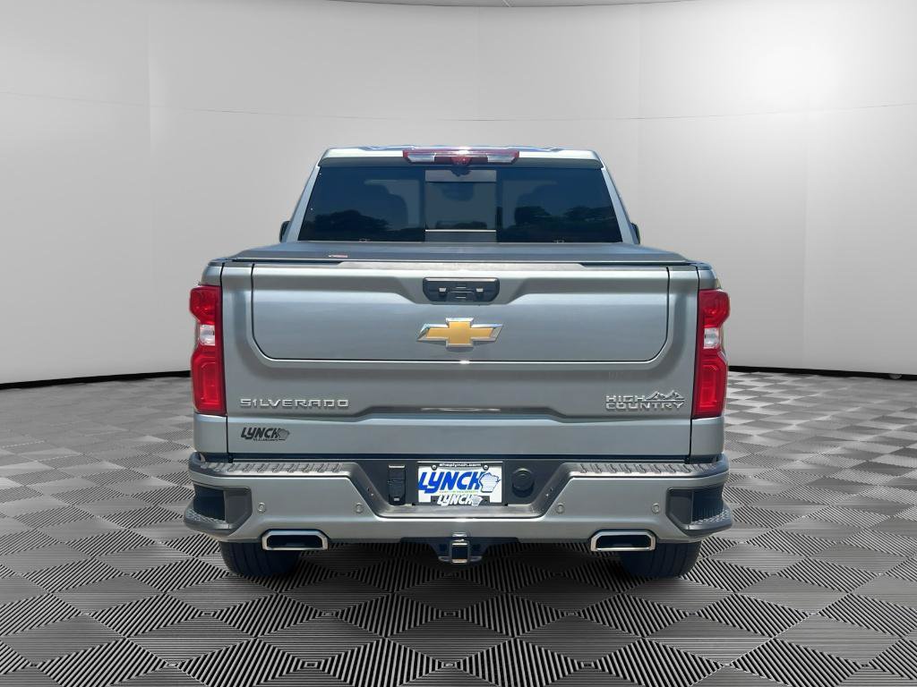 Used 2025 Chevrolet Silverado 1500 High Country AWD/4WD image 3