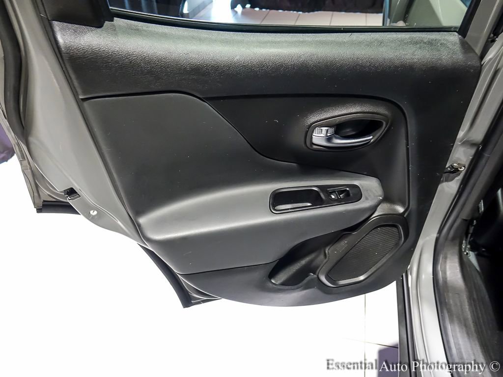 Used 2020 Jeep Renegade Altitude FWD image 23