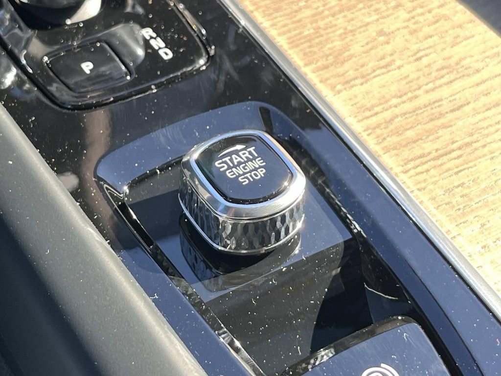 New 2026 Volvo XC60 B5 Plus w/ Climate Package image 32