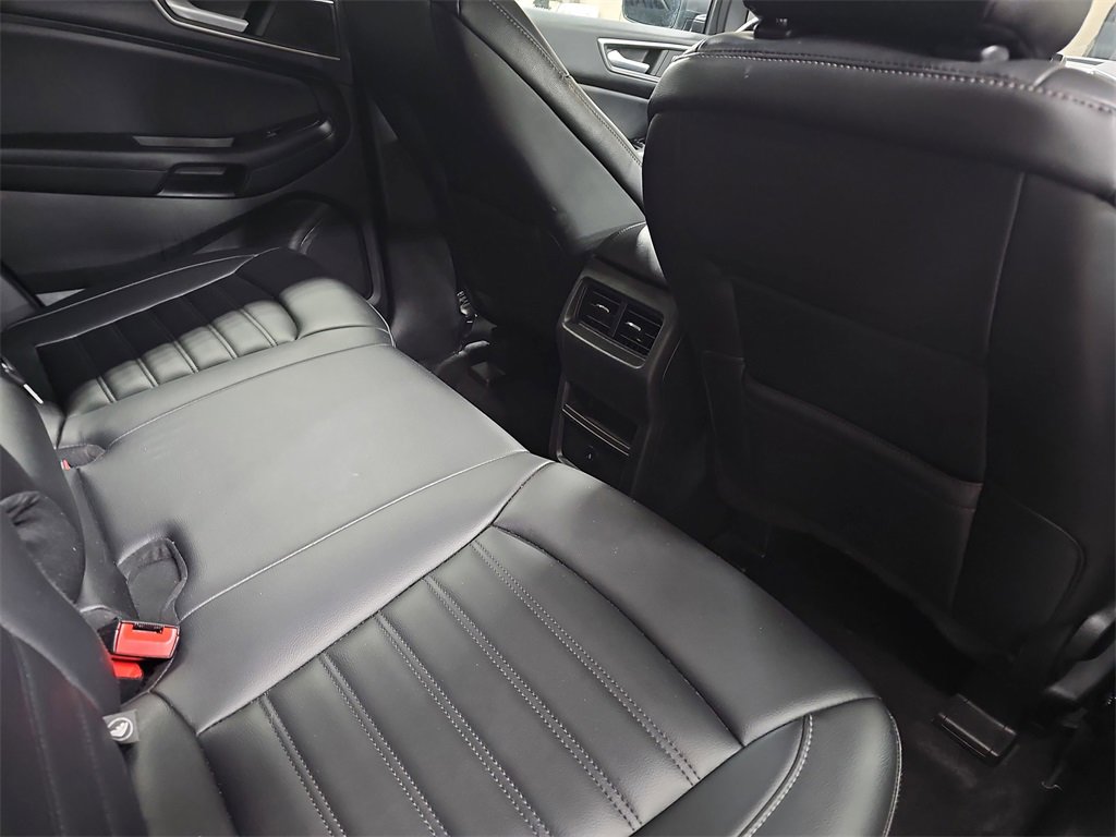 Used 2024 Ford Edge SEL image 11