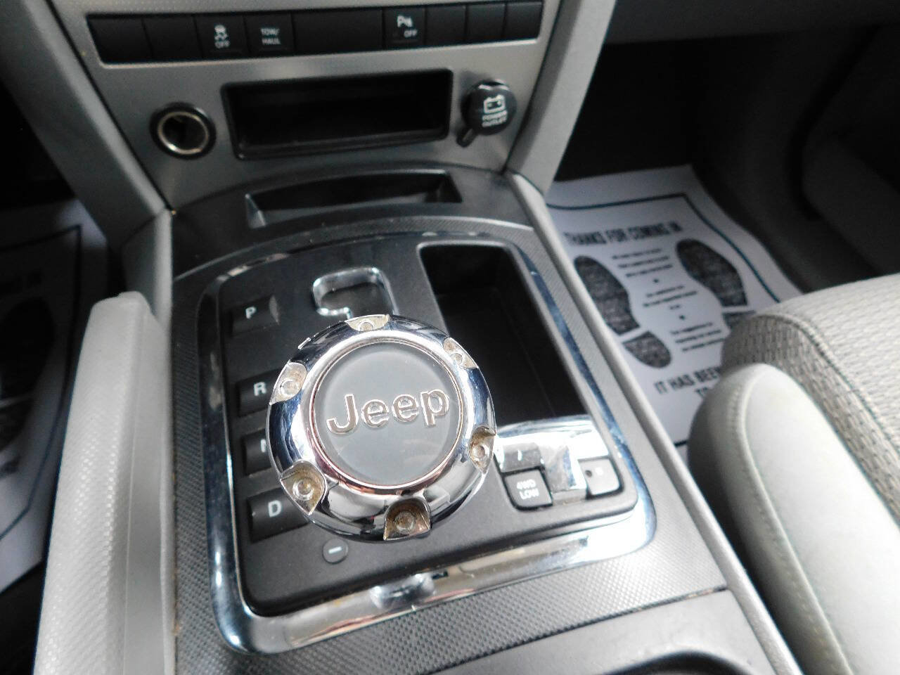 Used 2006 Jeep Commander 4WD w/ Popular Equipment Group image 32