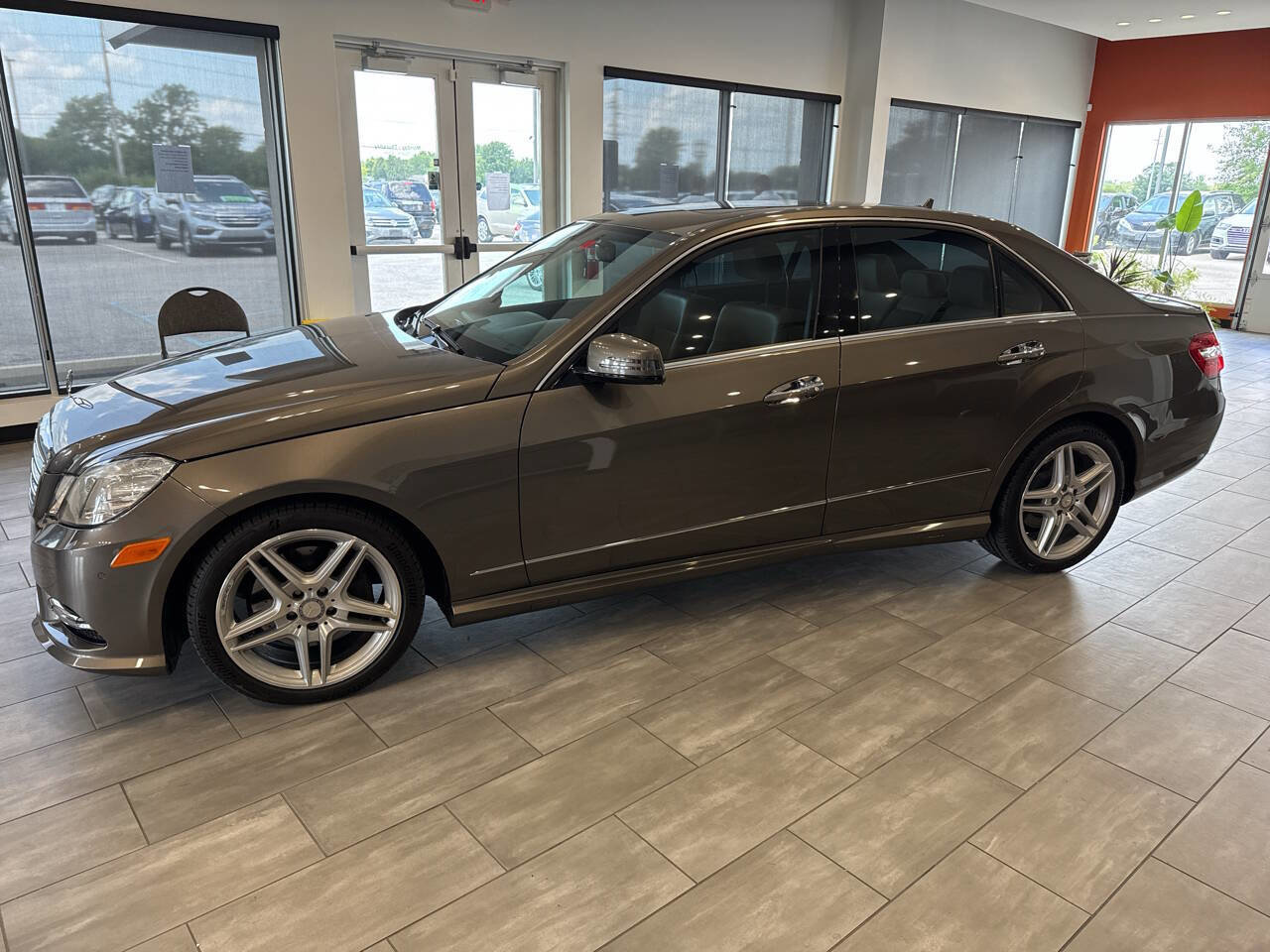 Used 2013 Mercedes-Benz E 350 4MATIC Sedan w/ Premium 1 Pkg image 4