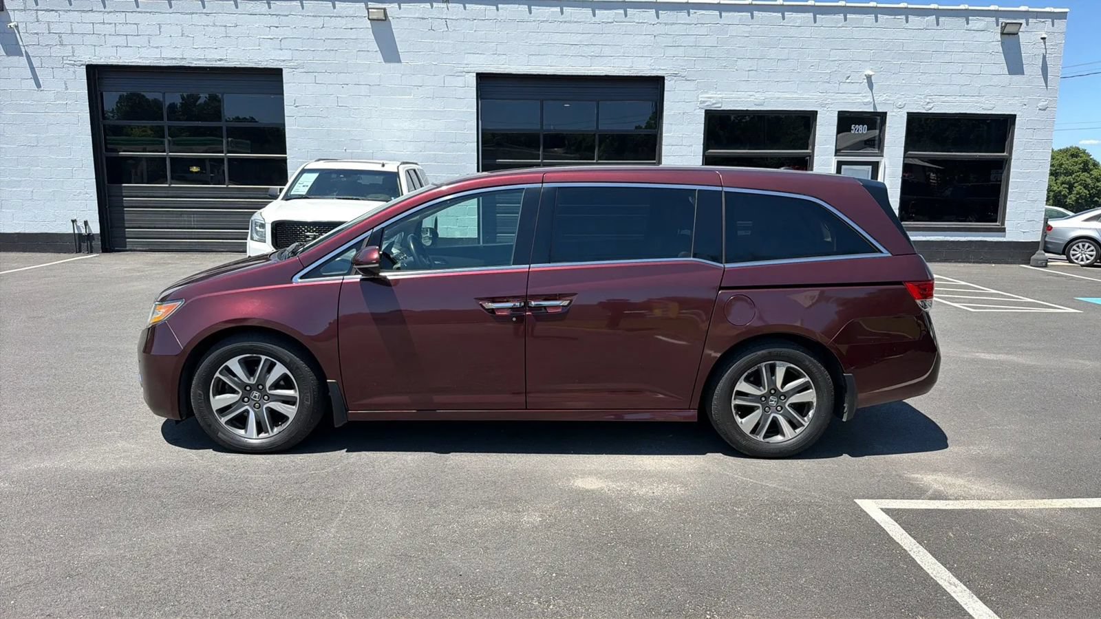 Used 2015 Honda Odyssey Touring Elite image 4