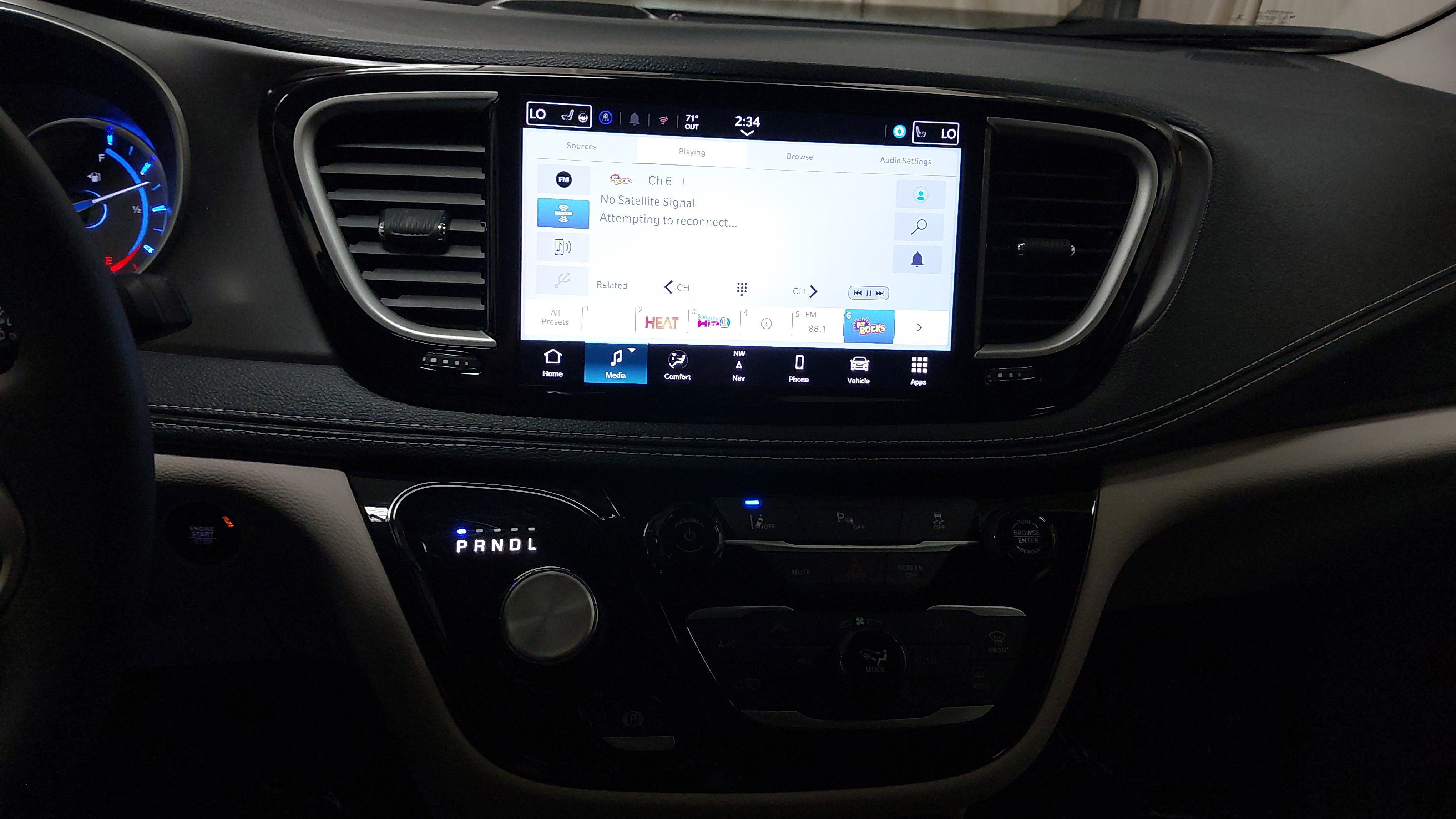 Used 2024 Chrysler Pacifica Select image 20