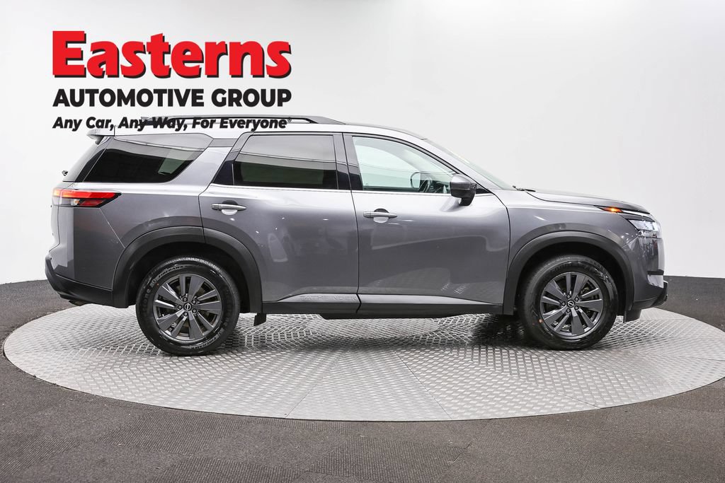 Used 2022 Nissan Pathfinder SV FWD image 4