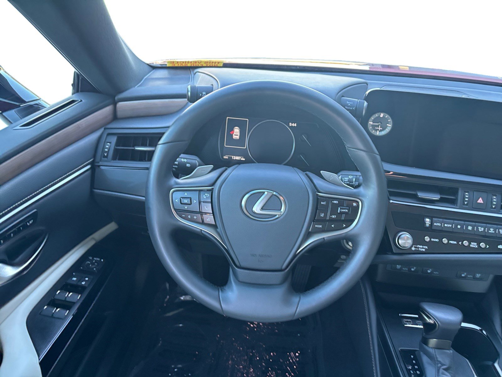 Used 2025 Lexus ES 350 w/ Premium Package image 12