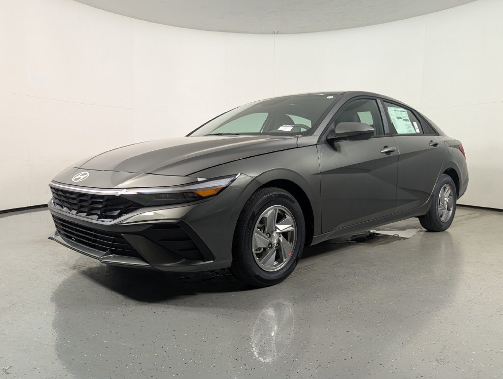 Certified 2026 Hyundai Elantra SE FWD image 3