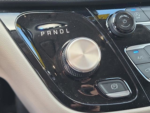 Used 2024 Chrysler Pacifica Touring-L FWD image 32