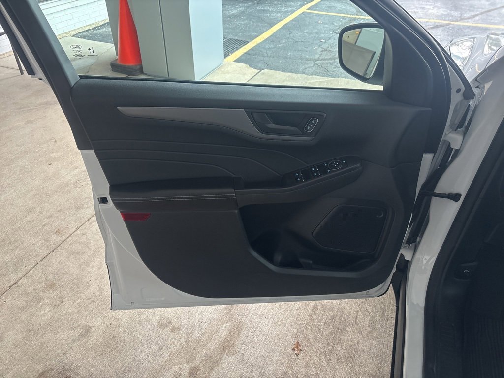 Used 2023 Ford Escape Active image 6
