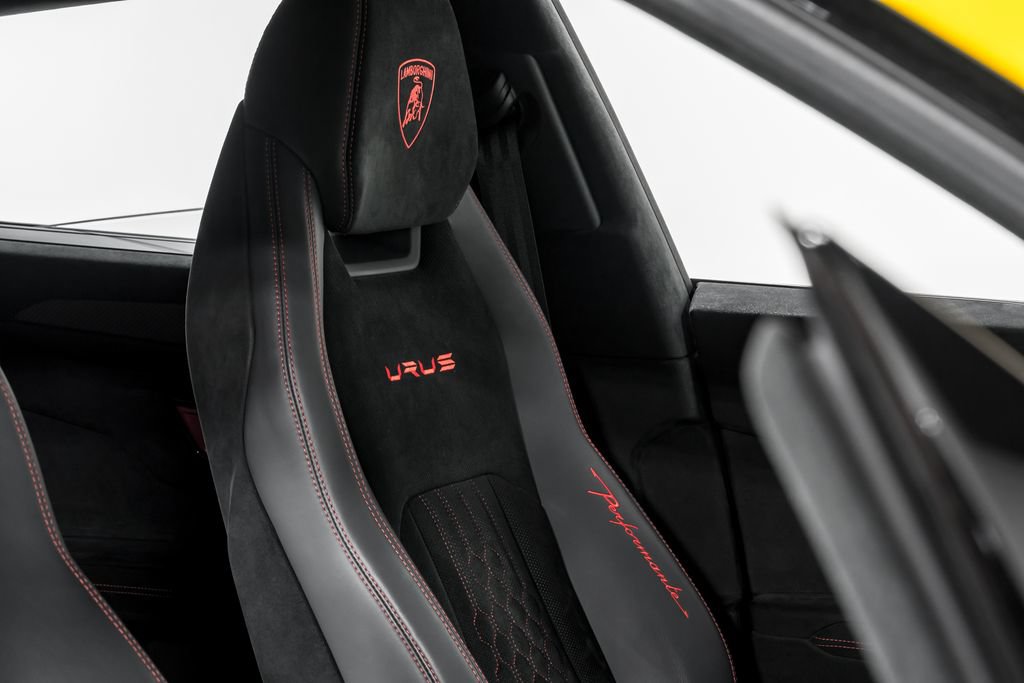 Used 2023 Lamborghini Urus Performante AWD/4WD image 40