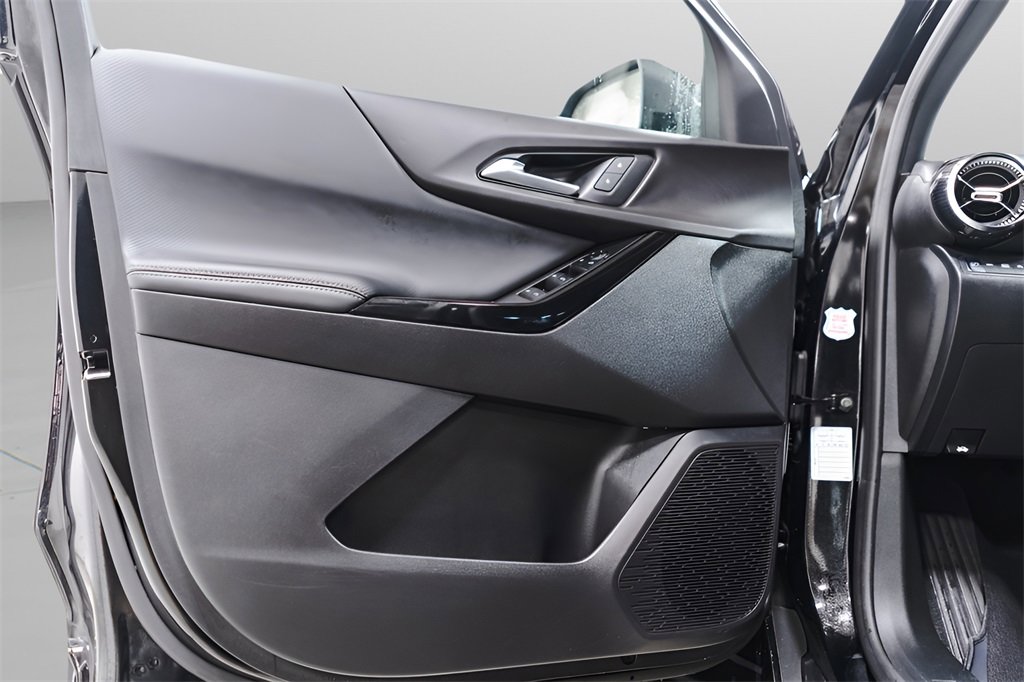 Used 2025 Chevrolet Equinox LT image 24