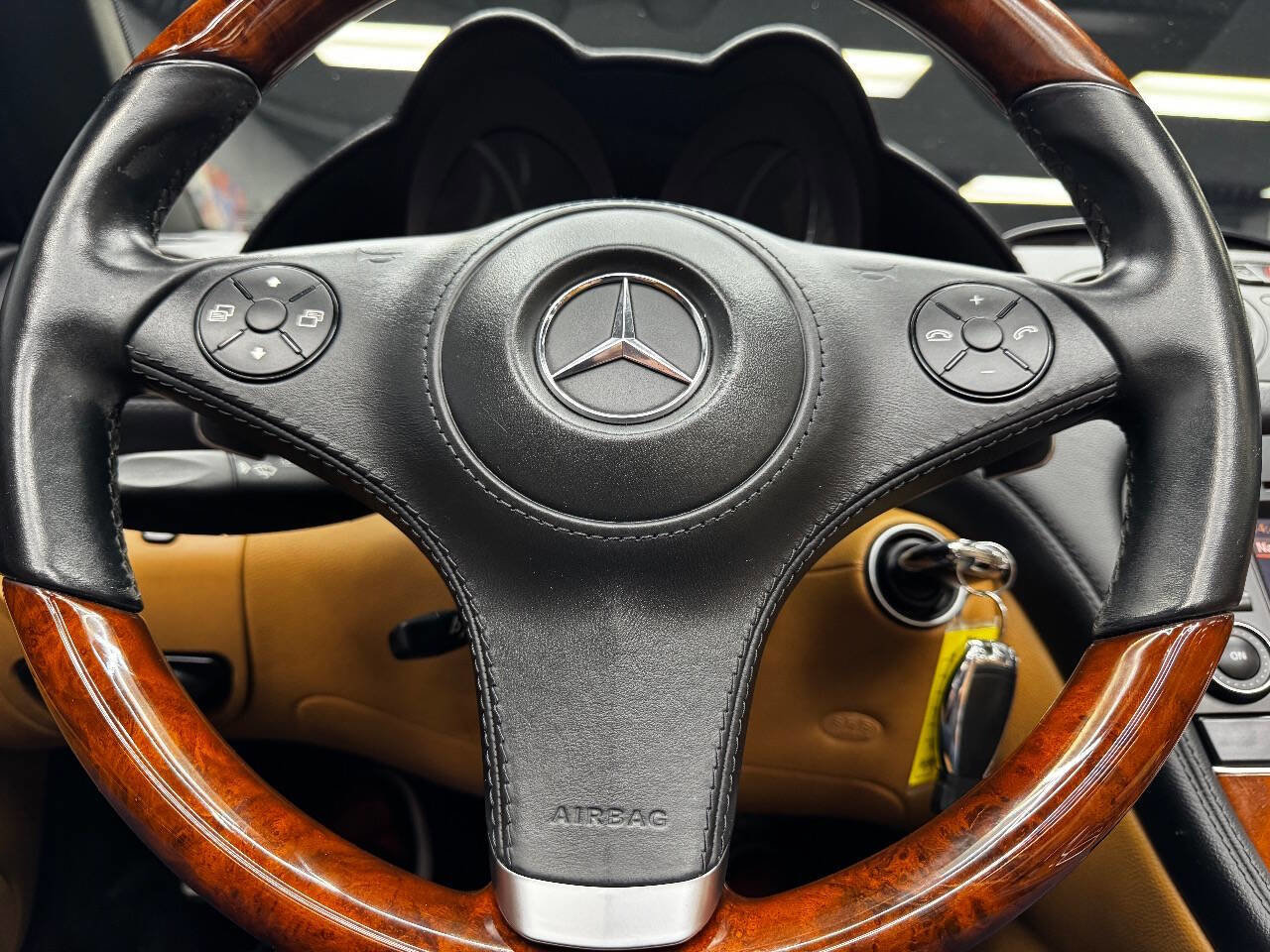 Used 2011 Mercedes-Benz SL 550 image 32