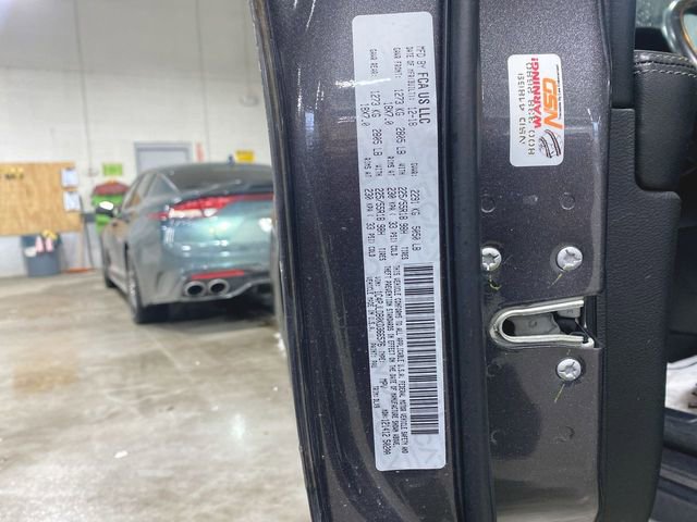 Used 2019 Jeep Cherokee Limited image 32