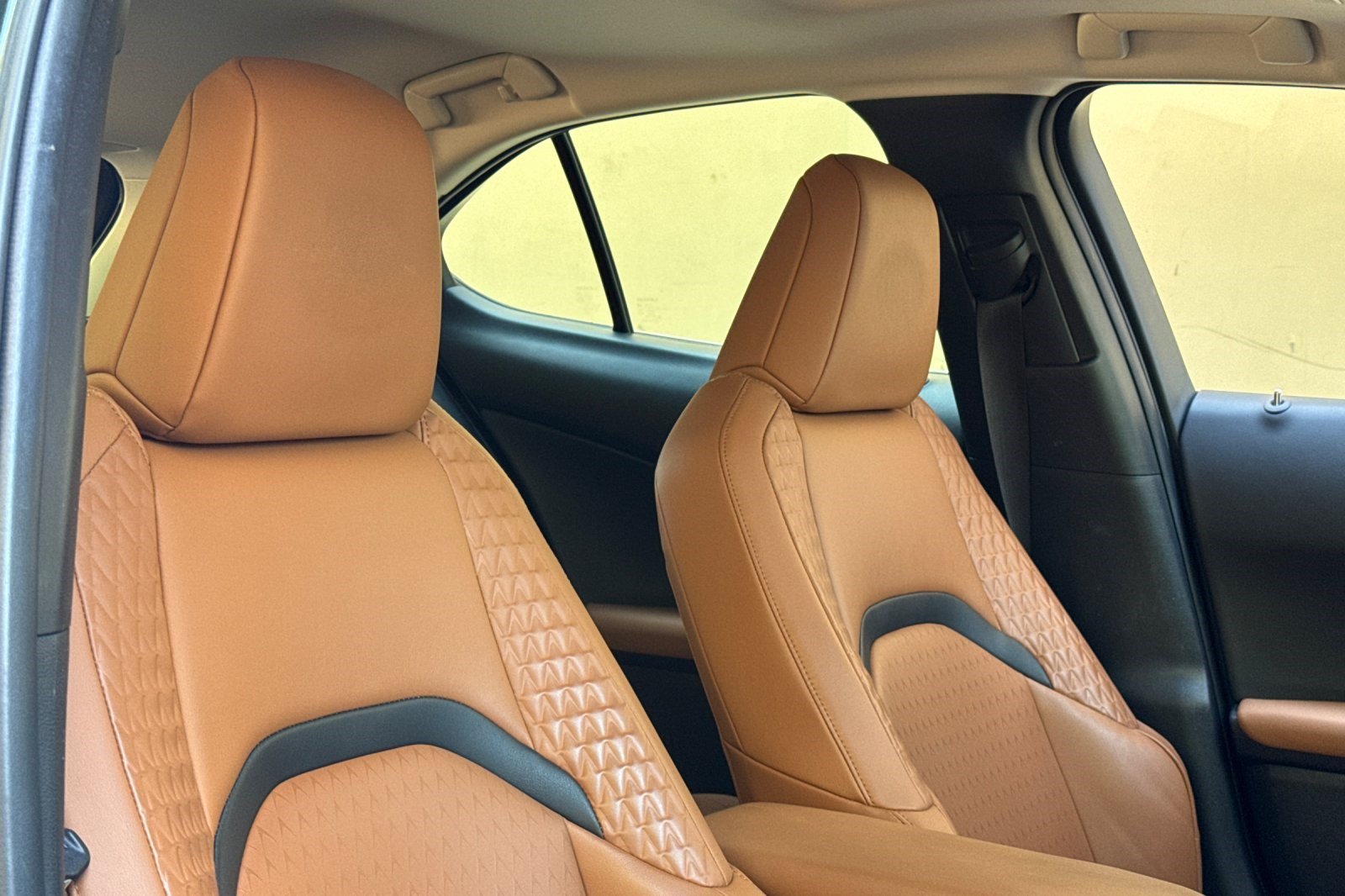 Used 2019 Lexus UX 200 w/ Accessory Package FWD image 34