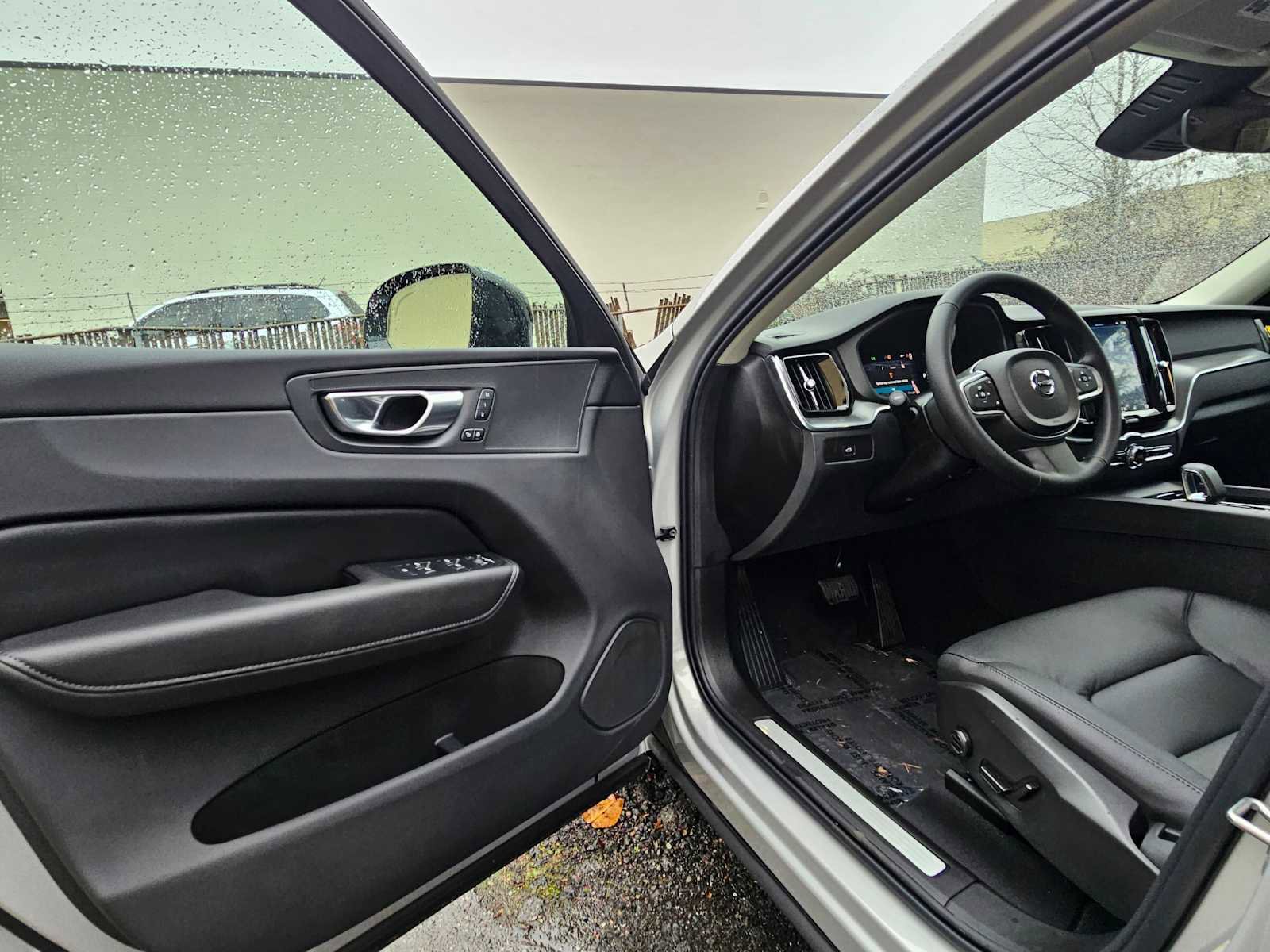 Certified 2025 Volvo XC60 B5 Core w/ Protection Package Premier image 56