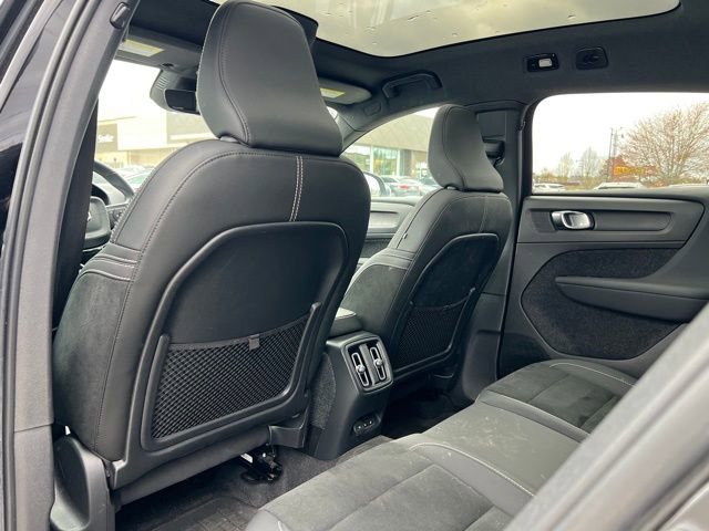 Used 2022 Volvo C40 P8 Recharge Ultimate image 11