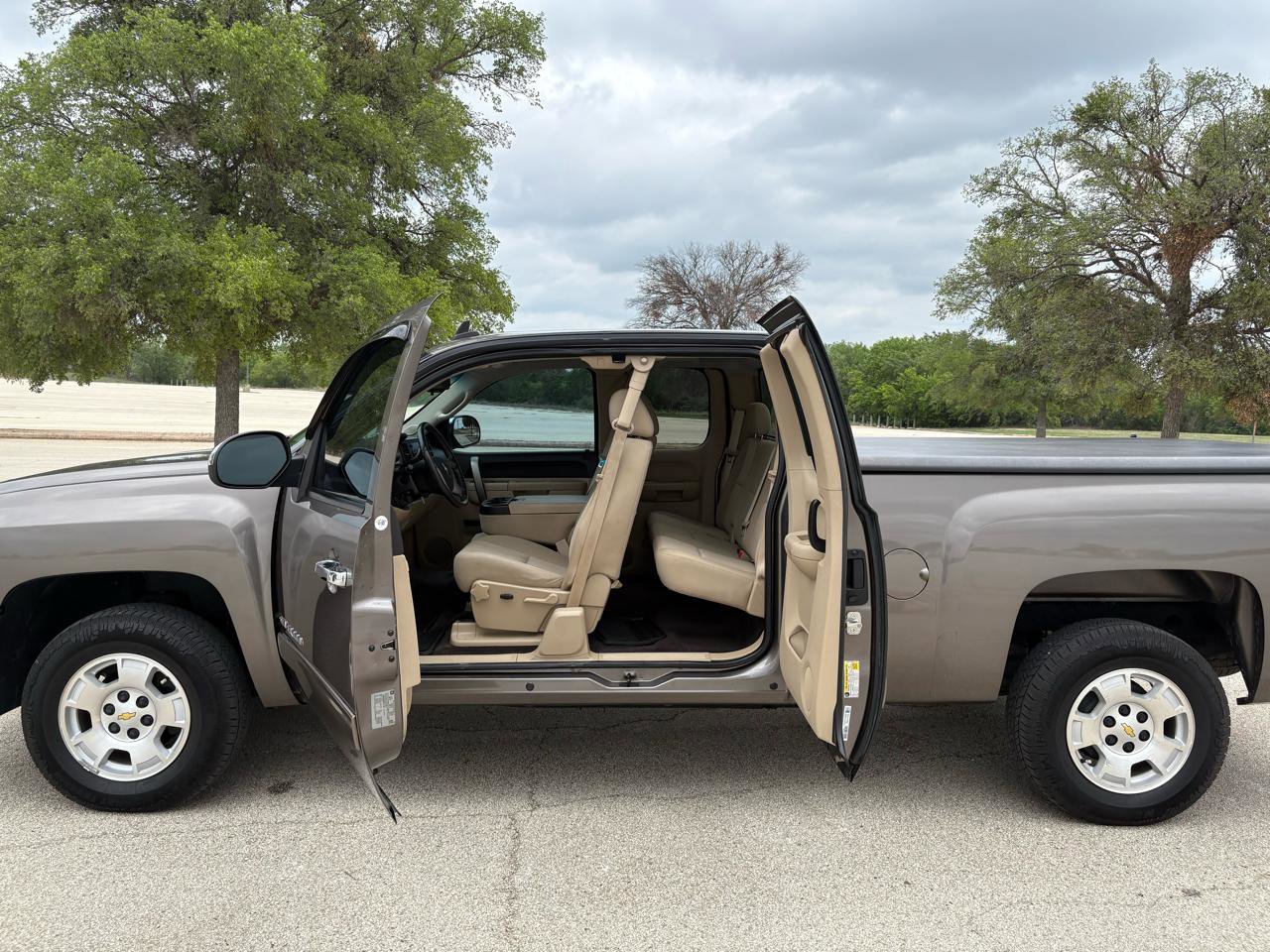 Used 2011 Chevrolet Silverado 1500 LT w/ All-Star Edition image 18