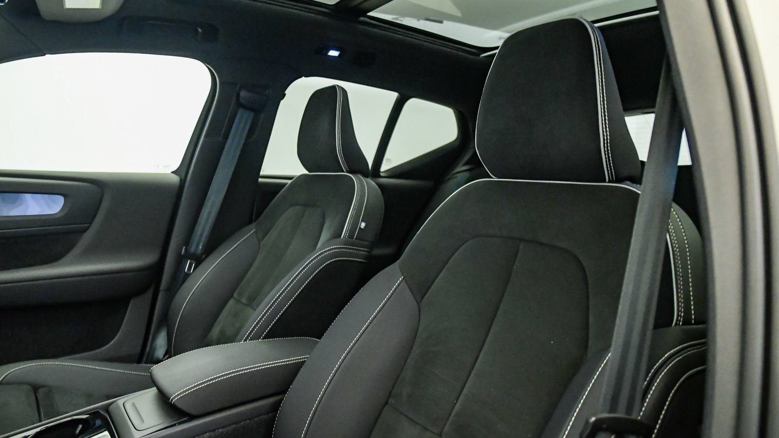 Certified 2023 Volvo XC40 Recharge Plus AWD/4WD image 18