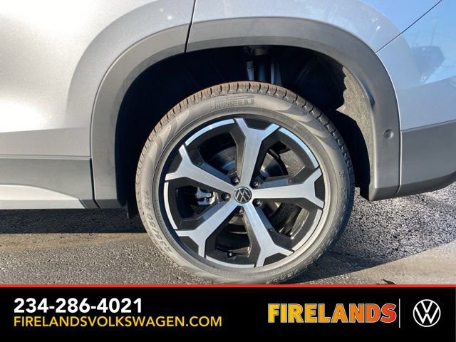 New 2025 Volkswagen Tiguan SE image 18