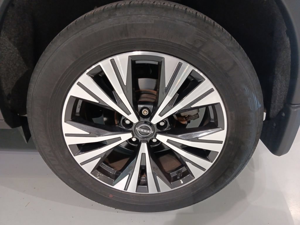 Used 2023 Nissan Rogue SV AWD/4WD image 7