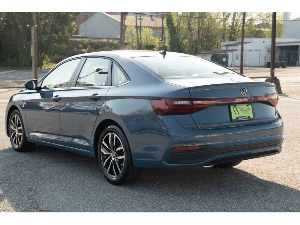Used 2025 Volkswagen Jetta SE image 6