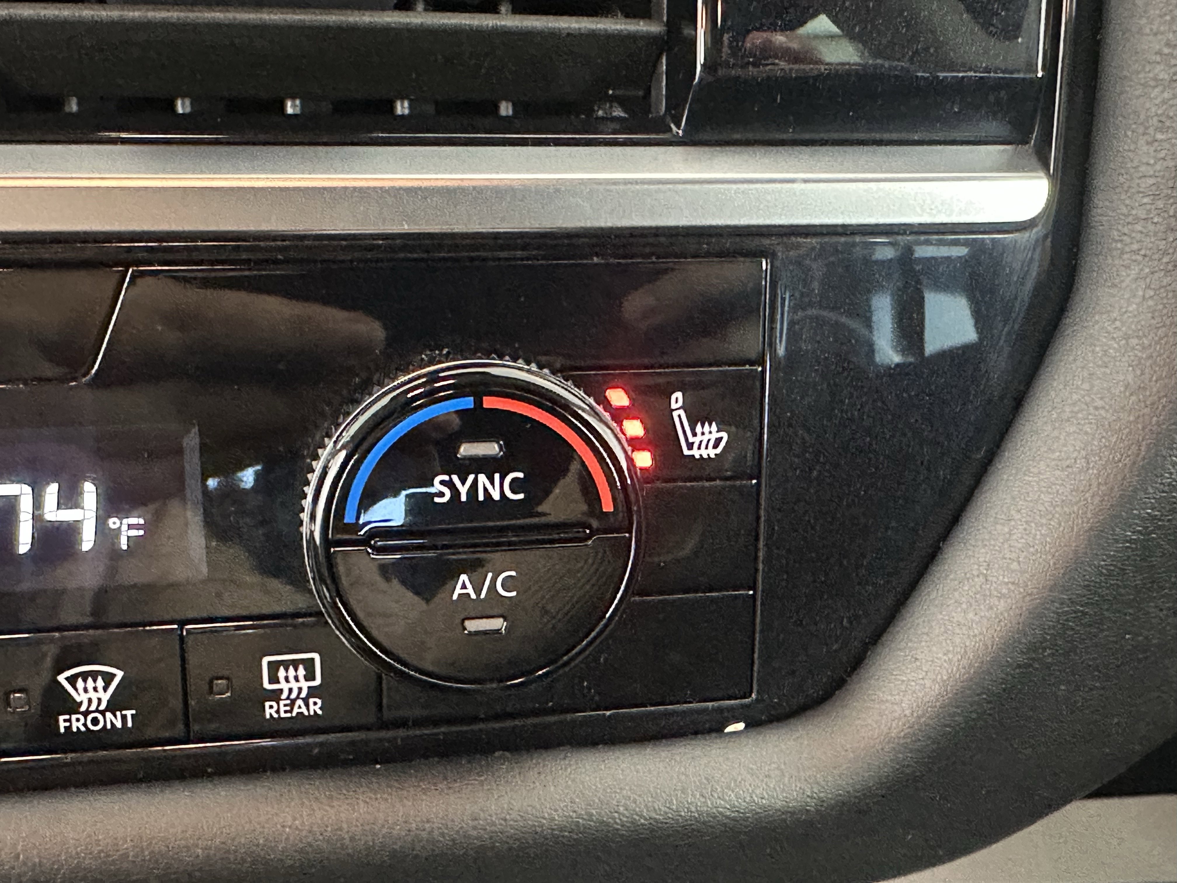 Used 2023 Nissan Pathfinder SV image 24