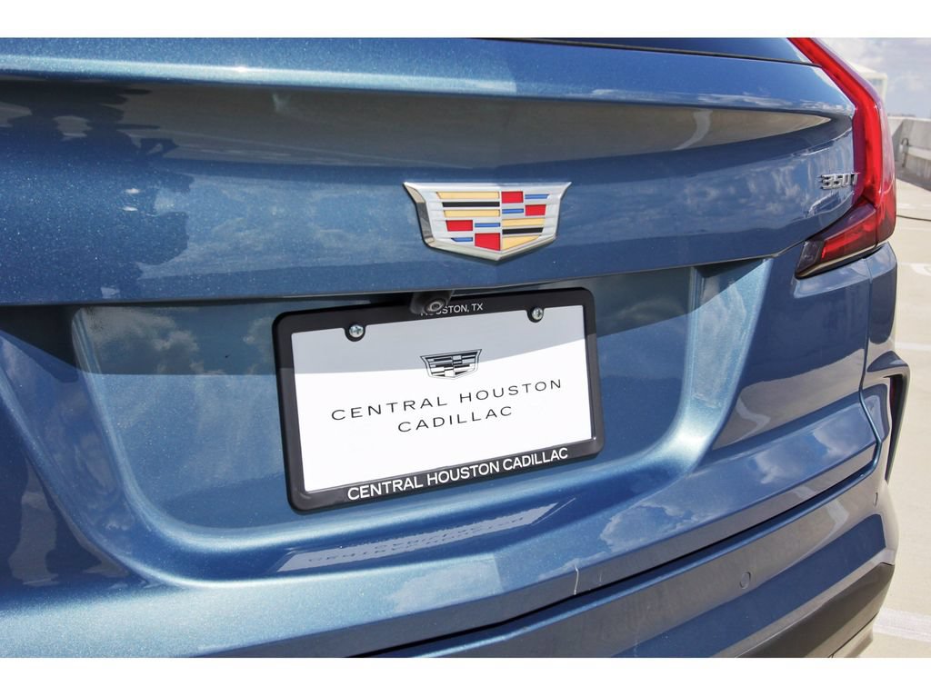 Used 2025 Cadillac XT4 Premium Luxury FWD image 30