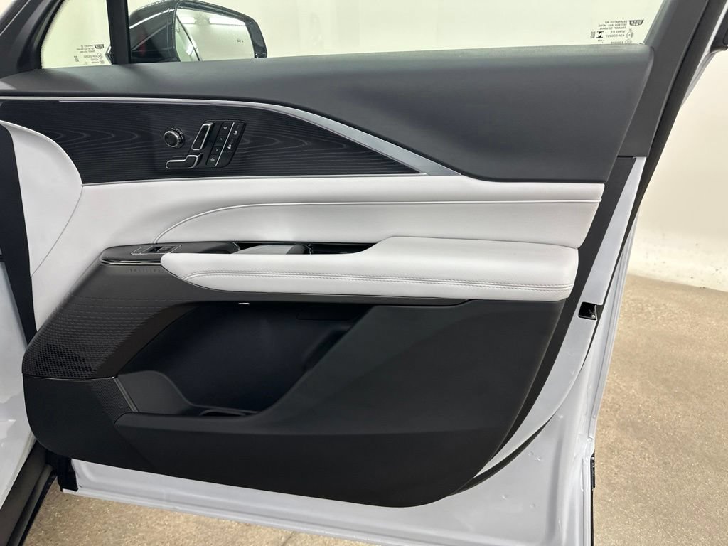New 2026 Cadillac Lyriq Luxury AWD/4WD image 18