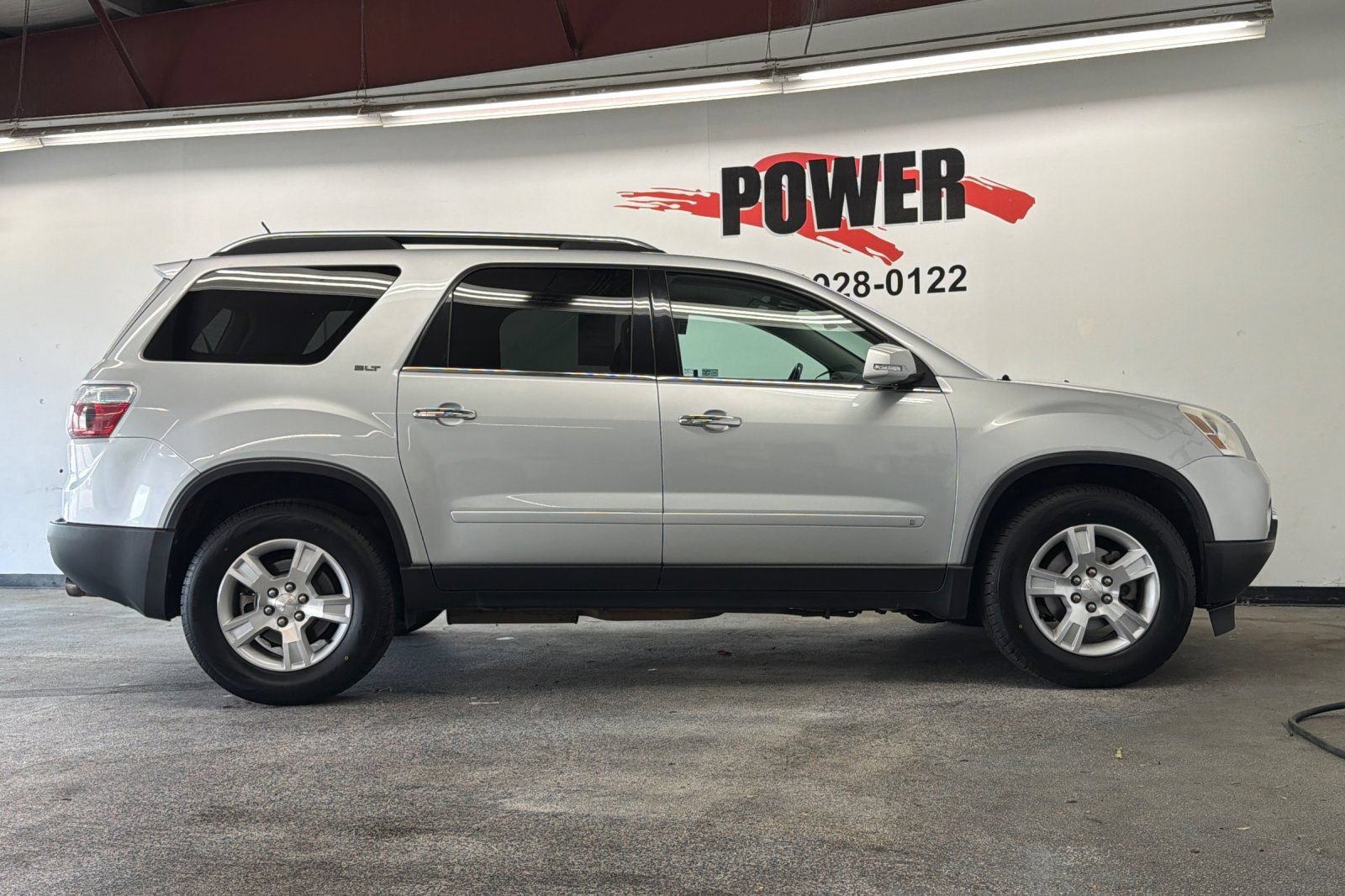Used 2009 GMC Acadia SLT w/ Visibility Package FWD image 2