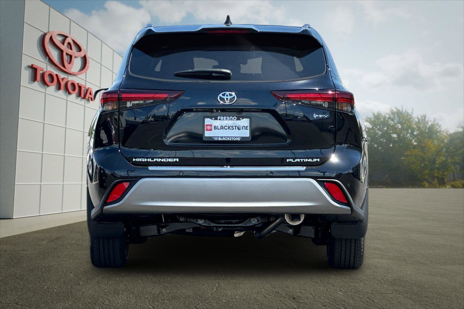 Certified 2026 Toyota Highlander Platinum AWD/4WD image 4